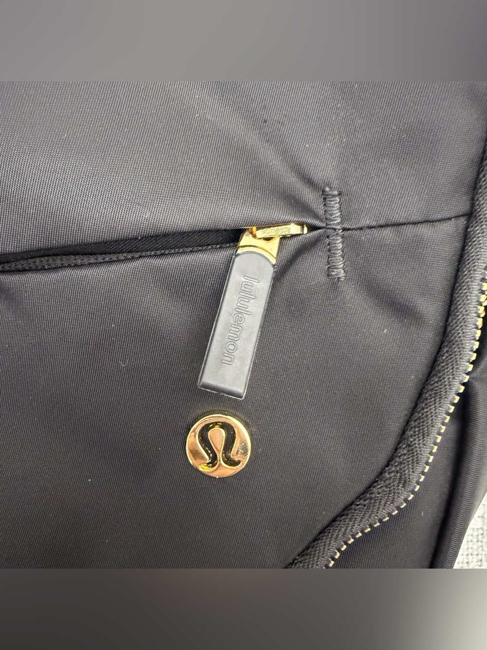 Lululemon Festival Bag 5L • Black/Gold • New - Picture 4 of 6